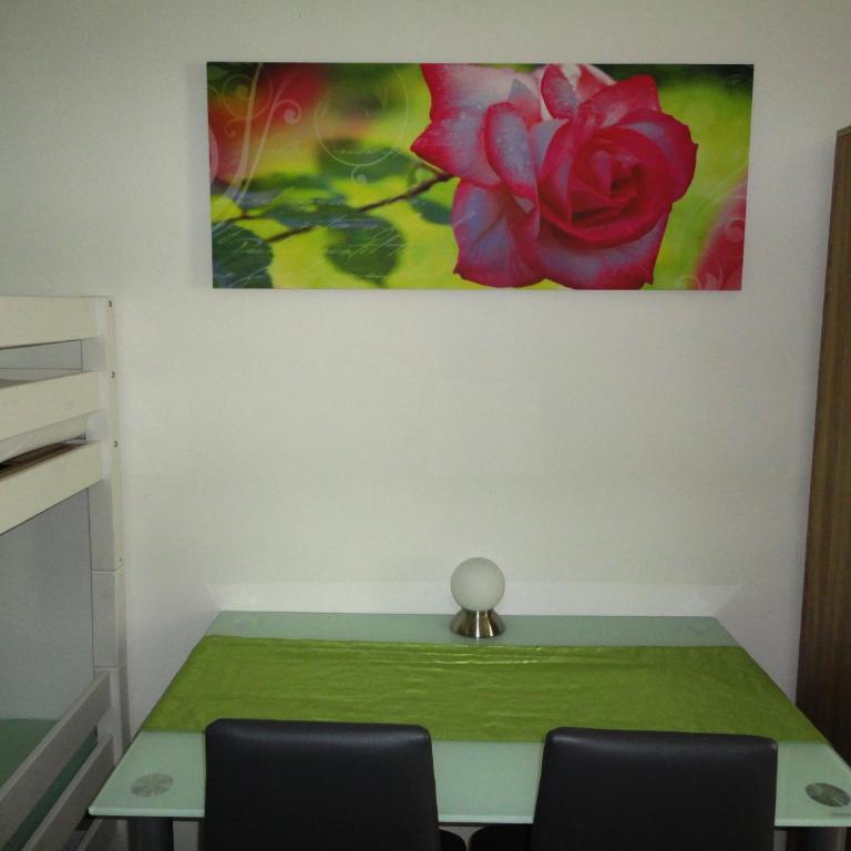 Rentcenter79 - Quadruple Room with Shared Bathroom - 2