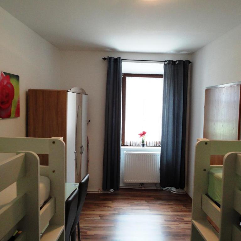 Rentcenter79 - Quadruple Room with Shared Bathroom - 3