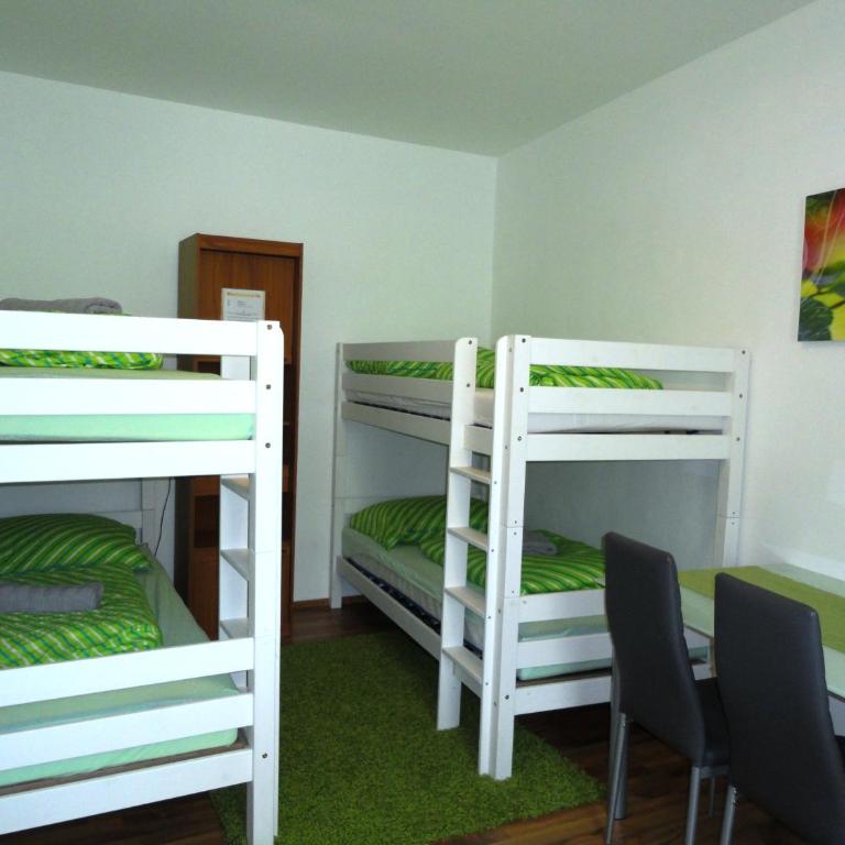 Rentcenter79 - Quadruple Room with Shared Bathroom - 1