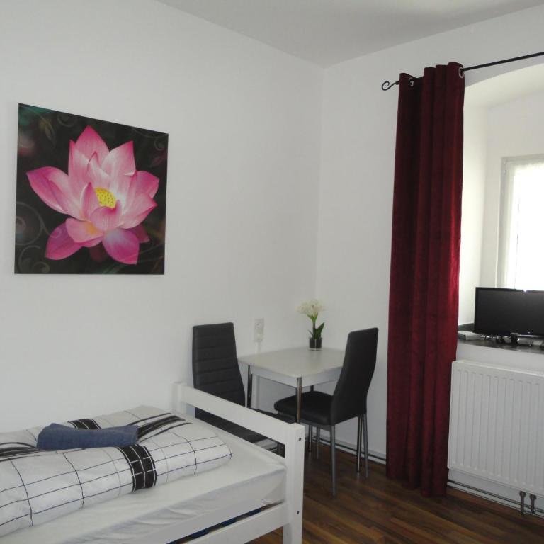 Rentcenter79 - Twin Room with Shared Bathroom - 4
