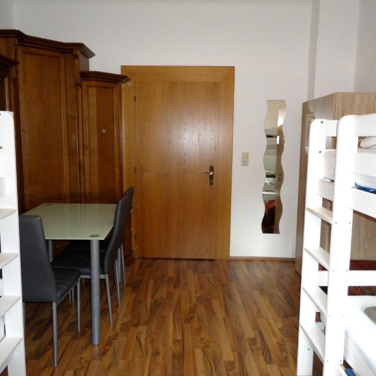 Rentcenter79 - Quadruple Room with Shared Bathroom - 16