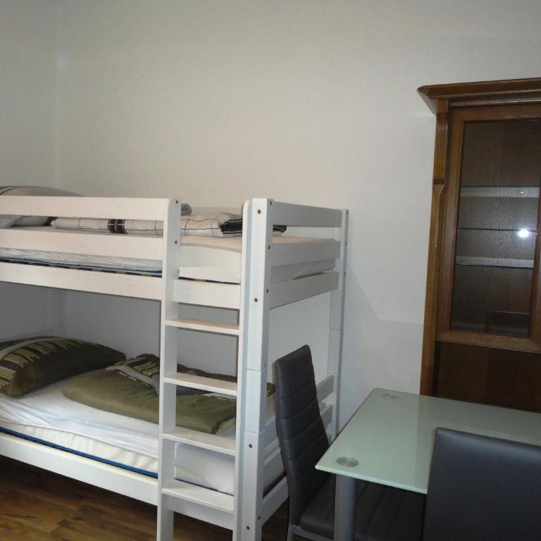 Rentcenter79 - Quadruple Room with Shared Bathroom - 14