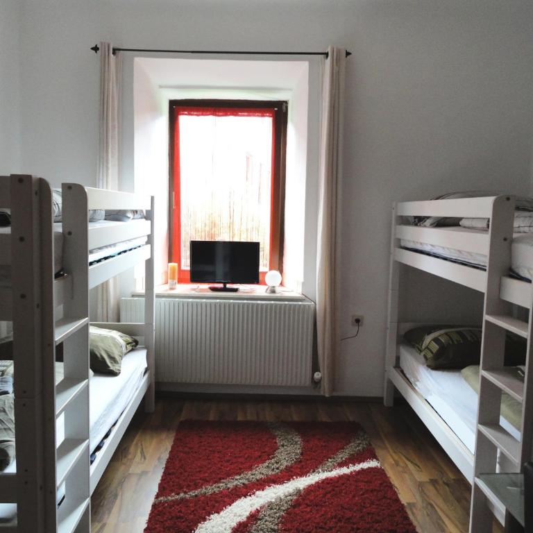 Rentcenter79 - Quadruple Room with Shared Bathroom - 12