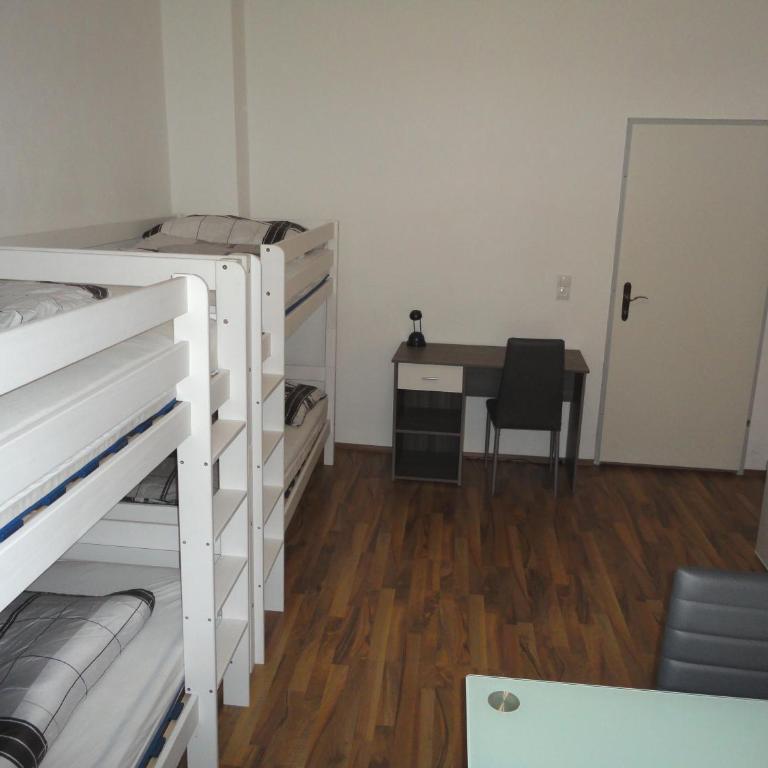 Rentcenter79 - Quadruple Room with Shared Bathroom - 18