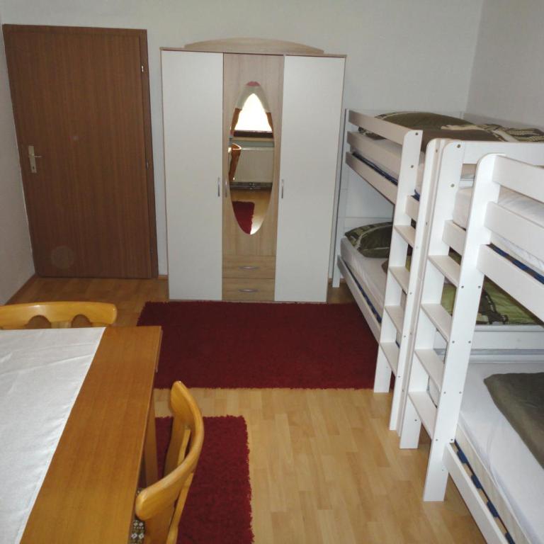 Rentcenter79 - Quadruple Room with Shared Bathroom - 21