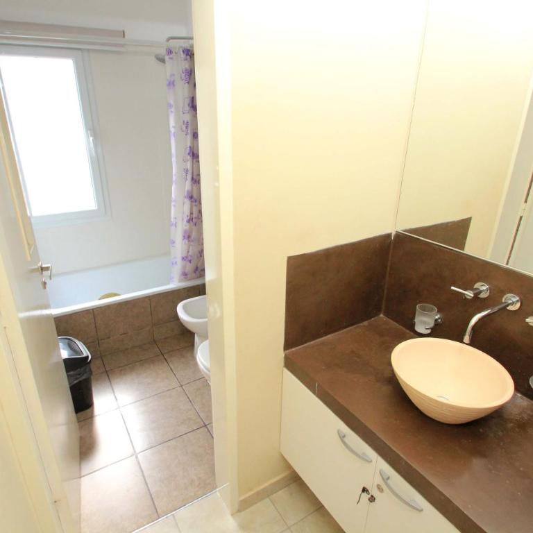 Casa espaciosa con garage - One-Bedroom House - 13