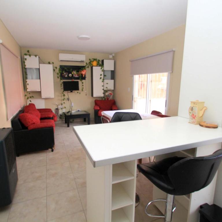 Casa espaciosa con garage - One-Bedroom House - 1