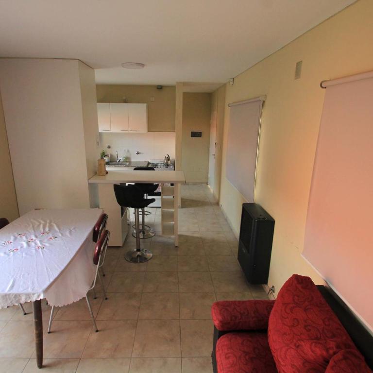 Casa espaciosa con garage - One-Bedroom House - 2