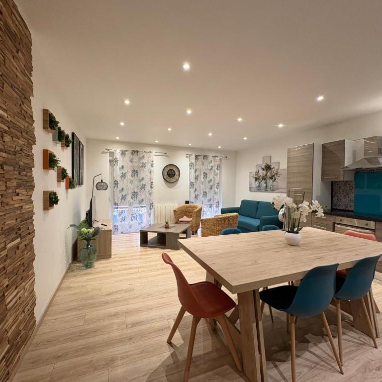 SUPERBE T3 AVEC PARKING ET TERRASSE en PLEIN CENTRE-VILLE - Apartment mit 2 Schlafzimmern - 2
