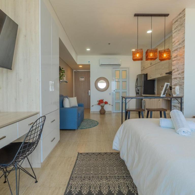 New exclusive beachfront condo - One-Bedroom Apartment with Balcony and Sea View - 14