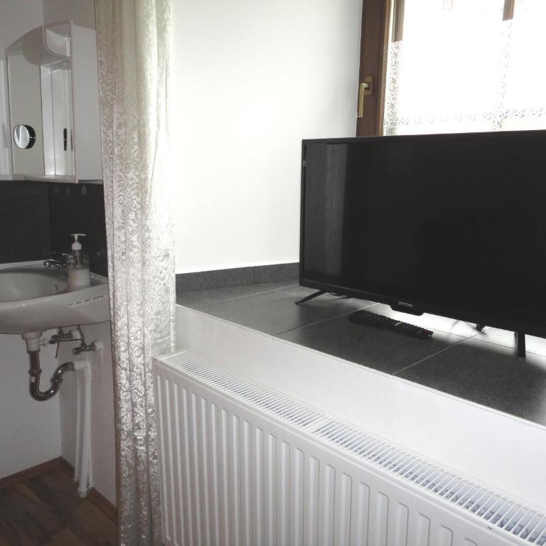 Rentcenter79 - Quadruple Room with Shared Bathroom - 8