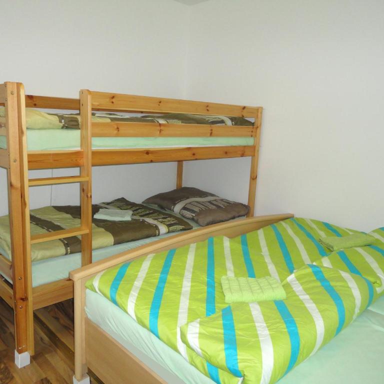 Rentcenter79 - Quadruple Room with Shared Bathroom - 6