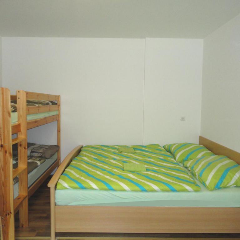 Rentcenter79 - Quadruple Room with Shared Bathroom - 4
