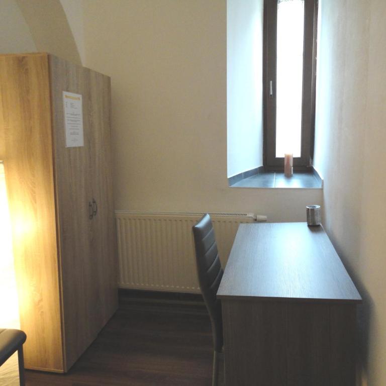 Rentcenter79 - Twin Room with Shared Bathroom - 18