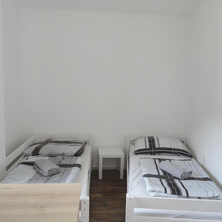 Rentcenter79 - Twin Room with Shared Bathroom - 14