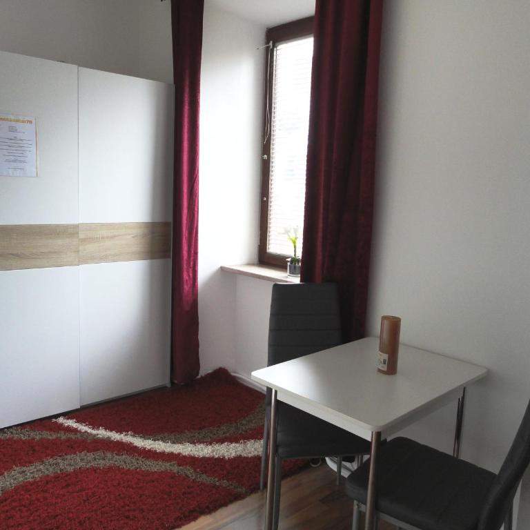 Rentcenter79 - Twin Room with Shared Bathroom - 15