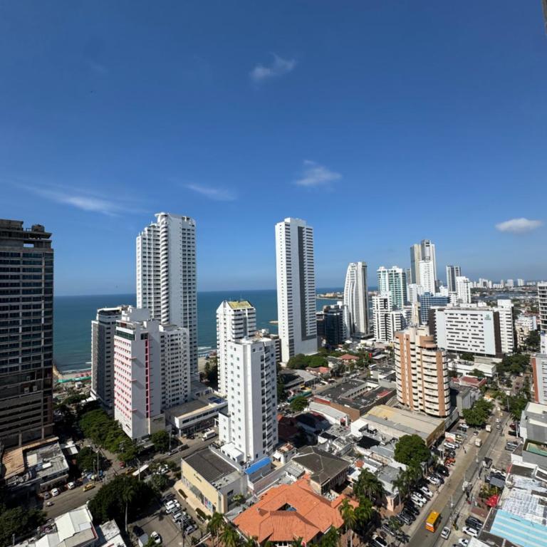 Vista Preciosa desde el piso 23 Apartamento frente al mar - One-Bedroom Apartment - 17