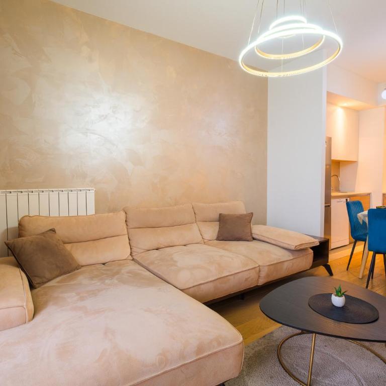 BW Queen palace - Two-Bedroom Apartment - 7