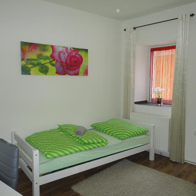 Rentcenter79 - Twin Room with Shared Bathroom - 1