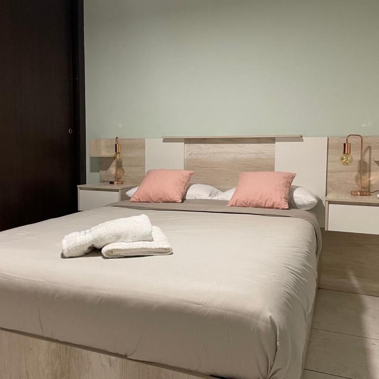 Hermoso departamento sobre Boulevard Gálvez - One-Bedroom Apartment - 2