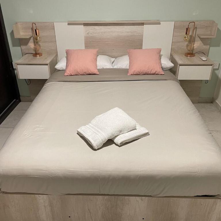 Hermoso departamento sobre Boulevard Gálvez - One-Bedroom Apartment - 4