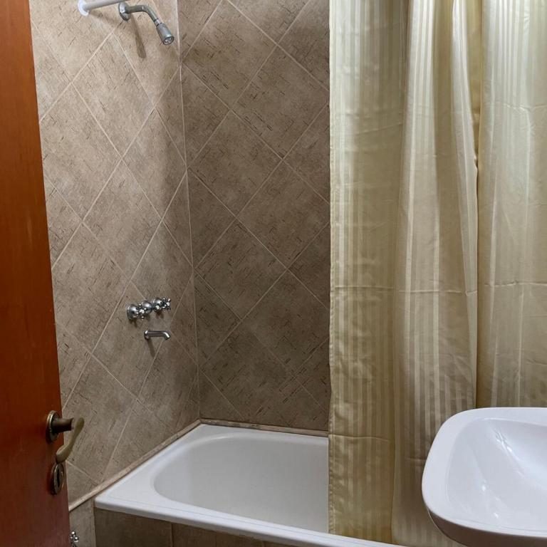 Hermoso departamento sobre Boulevard Gálvez - One-Bedroom Apartment - 17