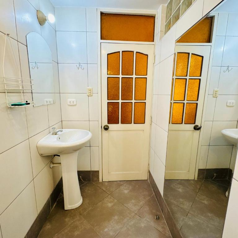 Minidepa en segundo piso Urb La Merced Tercera Etapa - One-Bedroom Apartment - 11