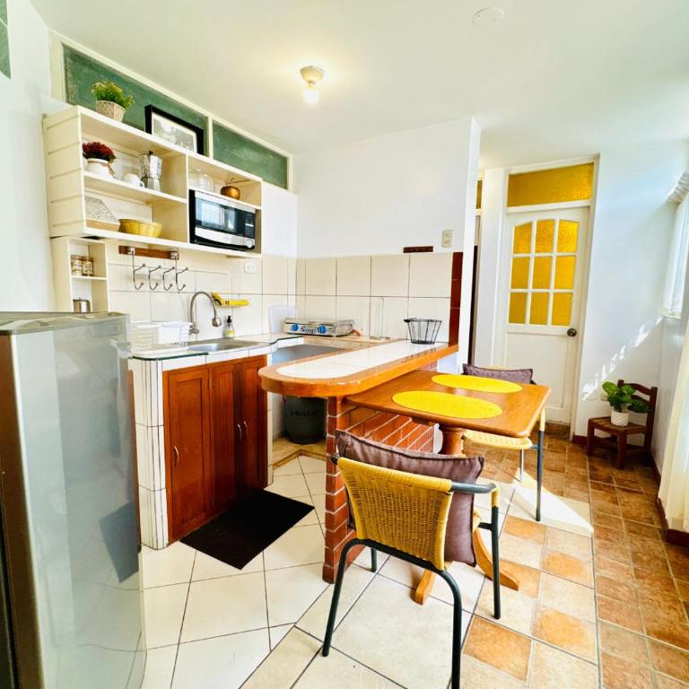 Minidepa en segundo piso Urb La Merced Tercera Etapa - One-Bedroom Apartment - 1