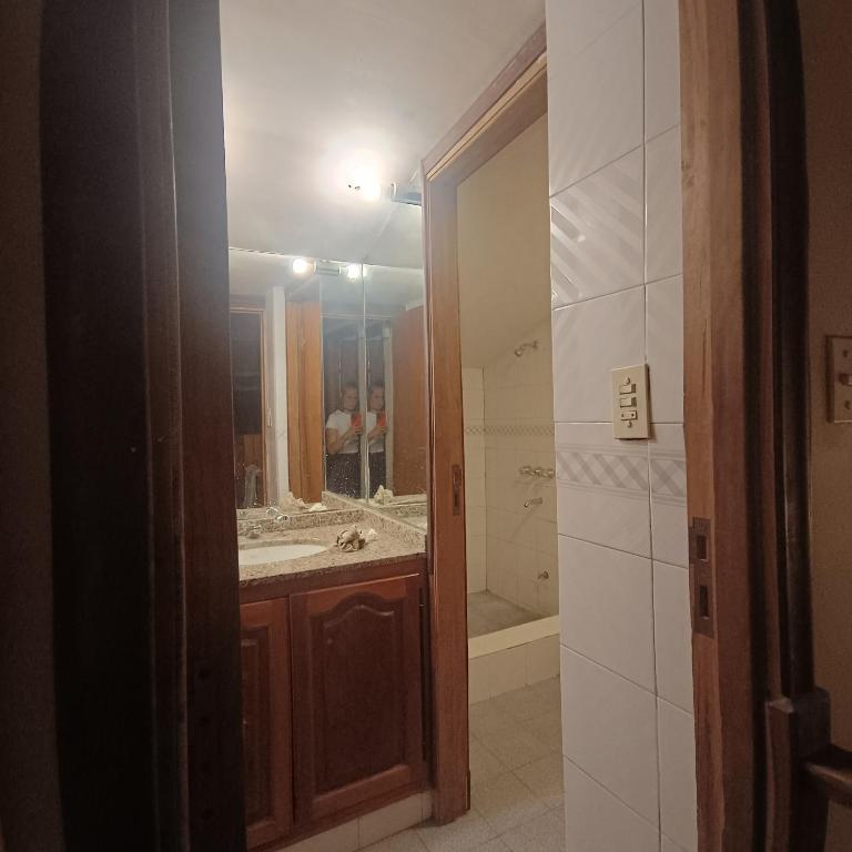 Casa para 10 personas con gran jardin, solo reservas por tel - Casa de 4 dormitorios - 8