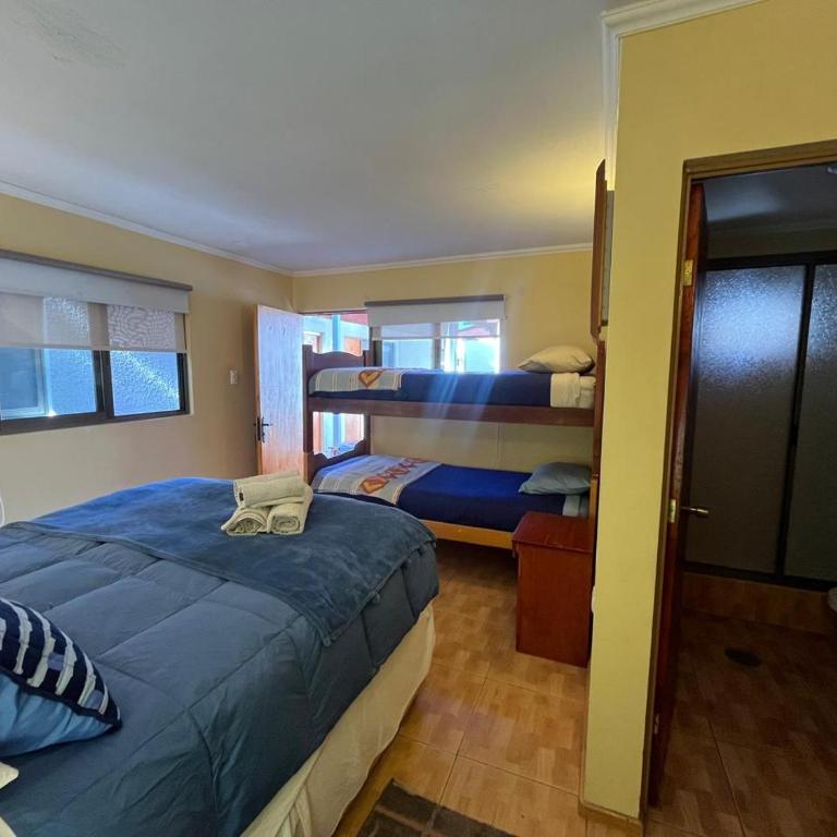 Hostal Solor - Habitación Cuádruple con baño privado - 5