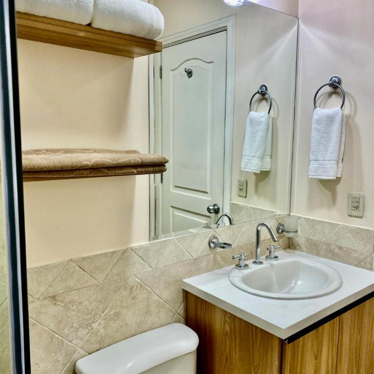 Moderno departamento en Quito - Two-Bedroom Apartment - 13