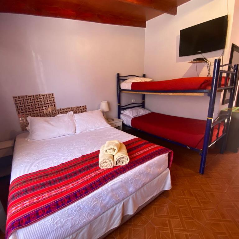 Hostal Nuevo Sol y Viento - Habitación Familiar con baño - 3