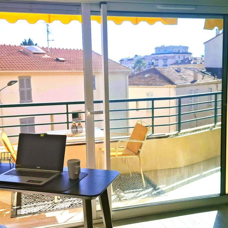Le Clairfontaine - Stylish city-centre accommodation in Cannes - Sea view - Perfect for work and relaxation - 10 min walking distance of Palais des festivals and beaches - Apartment mit 1 Schlafzimmer - Meerseite - 4