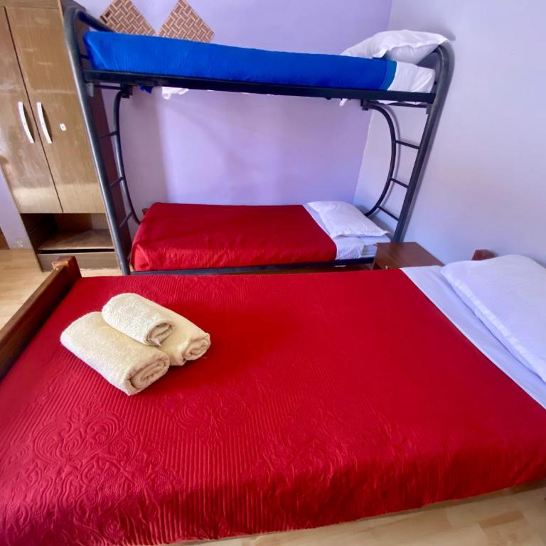 Hostal Nuevo Sol y Viento - Habitación Familiar con baño - 2