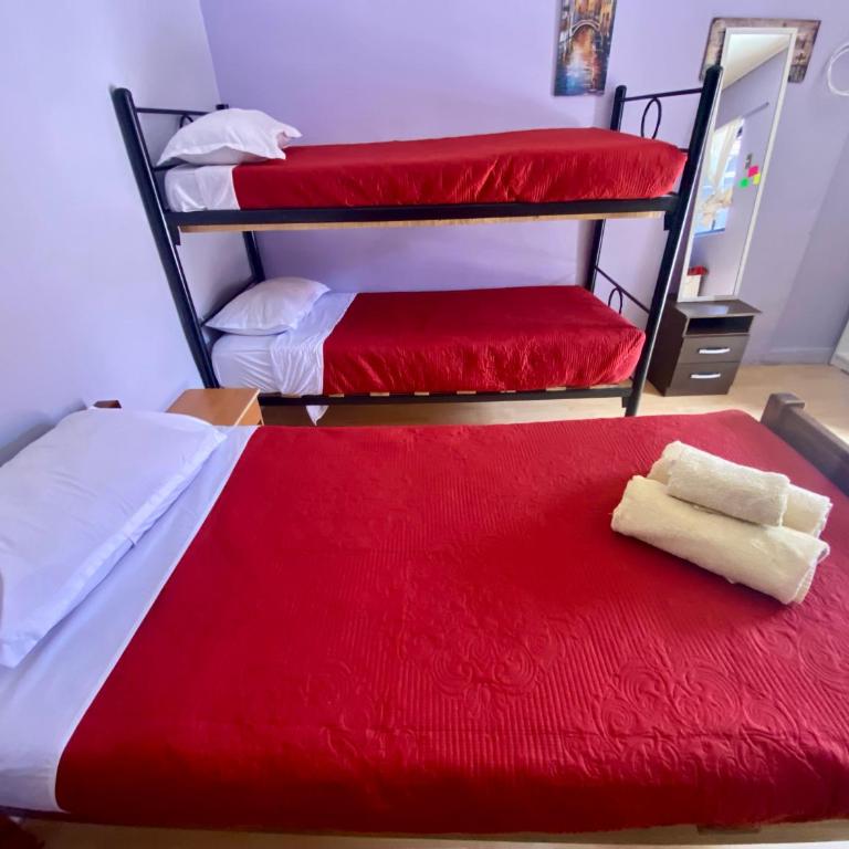 Hostal Nuevo Sol y Viento - Habitación Familiar con baño - 3