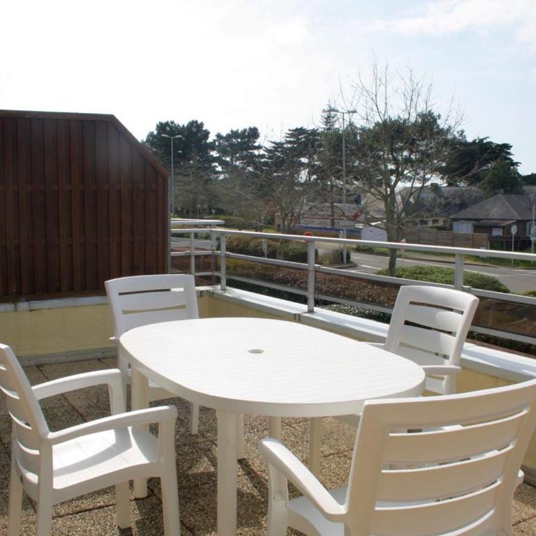 Appartement 6 pers. à Arzon avec piscine, terrasse et parking - FR-1-775-65 - Appartement - 1