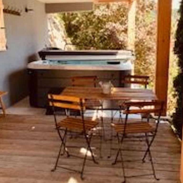 Chalet chaleureux à Gérardmer avec spa et sauna - FR-1-589-843 - Maison de Vacances - 4