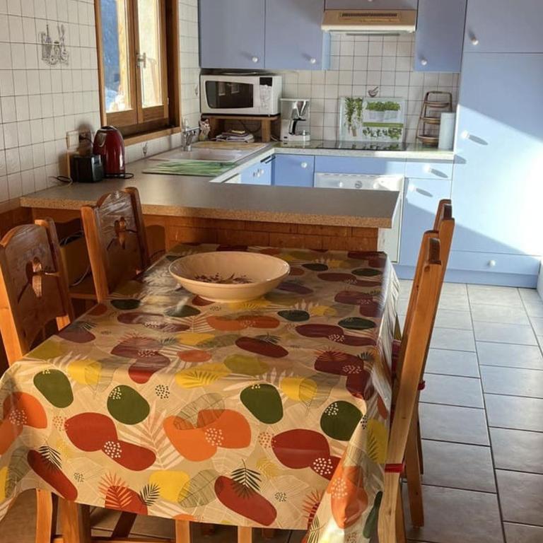 Chalet Coquet pour 5 Pers. à Châtel - FR-1-676-250 - Chalet - 4