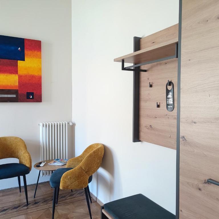 Bed and Chic art rooms - Deluxe Double or Twin Room - 5