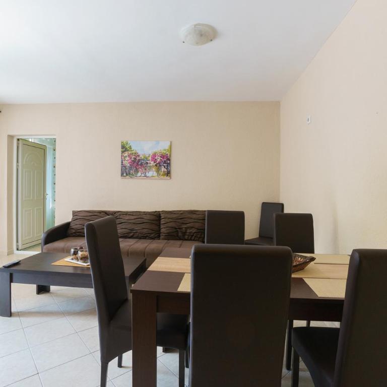 Apartments Lora - Two-Bedroom Apartment - 3
