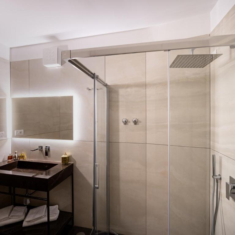 Amalfi Resort Rooms with pool - King Room - 9