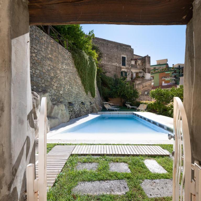 Amalfi Resort Rooms with pool - King Room - 25