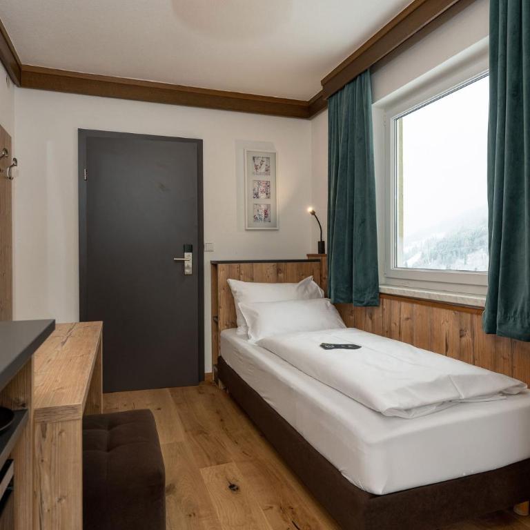 Landhaus Hubertus Wellness & Breakfast - Einzelzimmer mit Balkon - 2