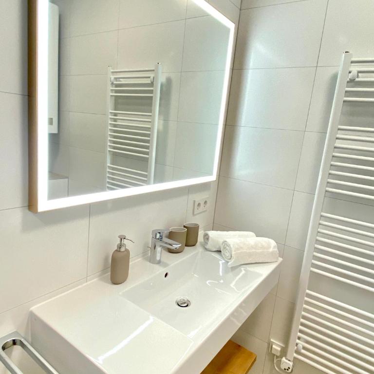 Grimming View I - Zentral in Tauplitz, Nahe Sessellift, Bergblick & Parkplatz - Deluxe Apartment mit Balkon und 2 Schlafzimmern - 22