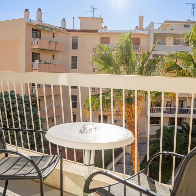 Logis Hotel Diana - Chambre Triple avec Balcon - 9