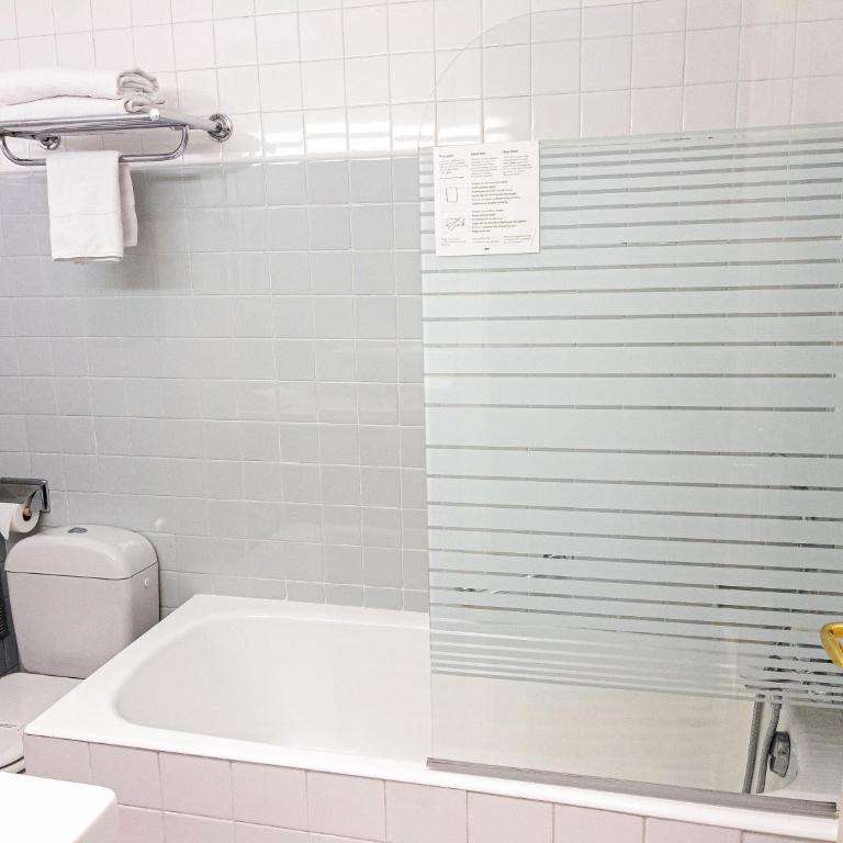 Logis Hotel Diana - Chambre Triple avec Balcon - 8