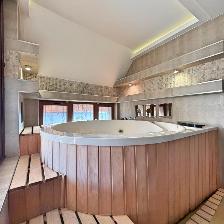 Mujen Lux Tutic - Free Spa & Wellness - Four-Bedroom Luxury Apartment - 10