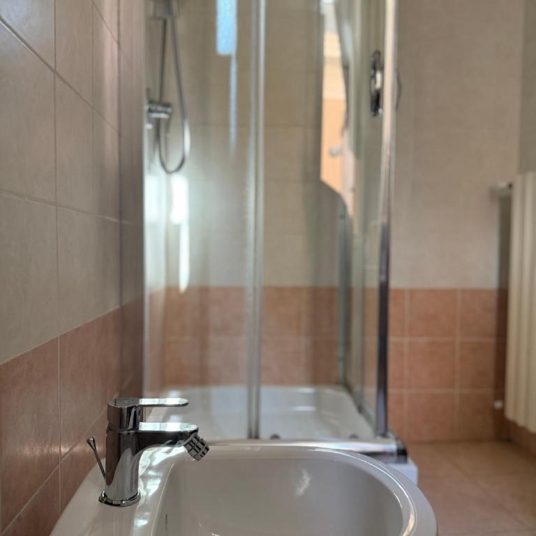 Rooms hub Portarotese - Camera Quadrupla con Bagno Privato - 3