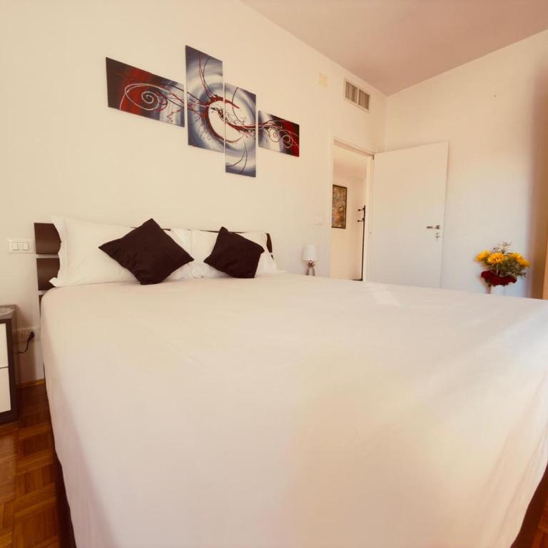 Leone Di San Marco - Camera Queen con Bagno in Comune - 10