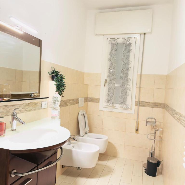 Leone Di San Marco - Camera Queen con Bagno in Comune - 12